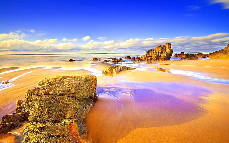 Bãi biển thiên đường: Hãy tận hưởng khoảnh khắc thư giãn và cùng đắm mình vào không gian tuyệt vời của Bãi biển thiên đường. Những bức ảnh sẽ đưa bạn đến với nơi đây, với ánh nắng tươi sáng, biển trong xanh và cát trắng tinh khôi.
