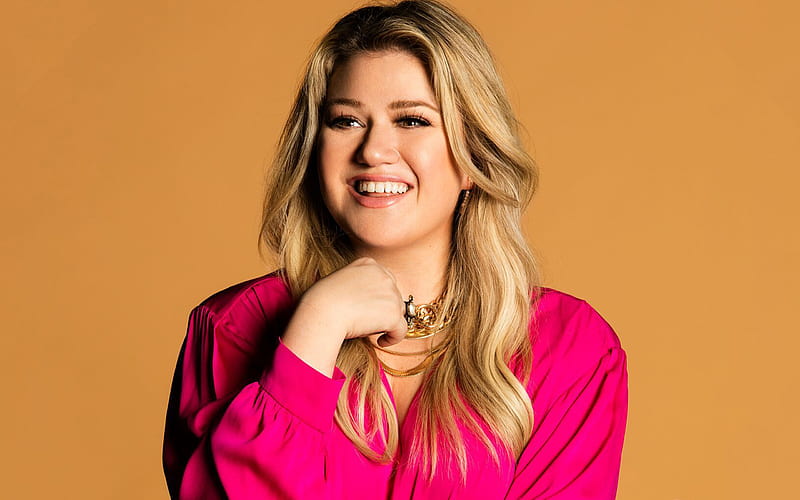 Kelly Clarkson, american singer, portrait, pink dress, hoot, smile, popular singer, HD wallpaper