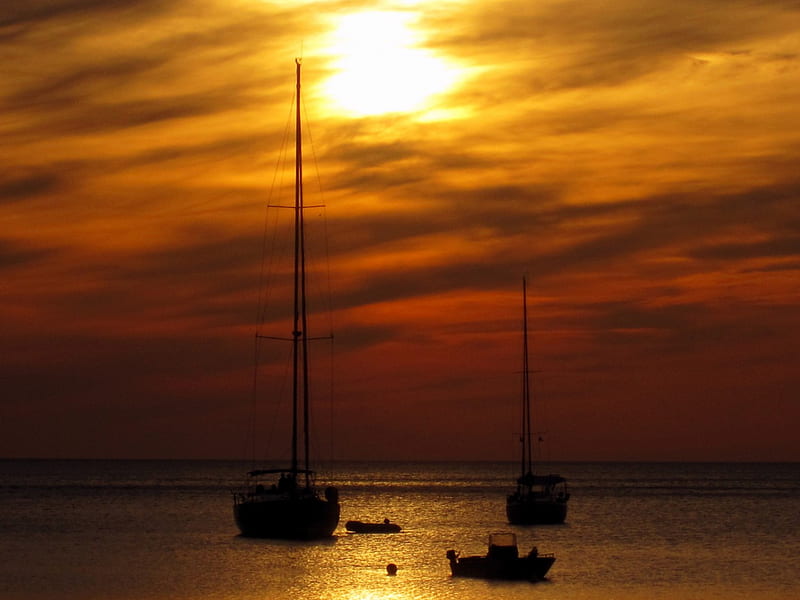 Benirras beach Ibiza, red, cloud, sun, bonito, sunset, sky, clouds, sea, beach, boats, graphy, boat, water, sunsets, nature, HD wallpaper