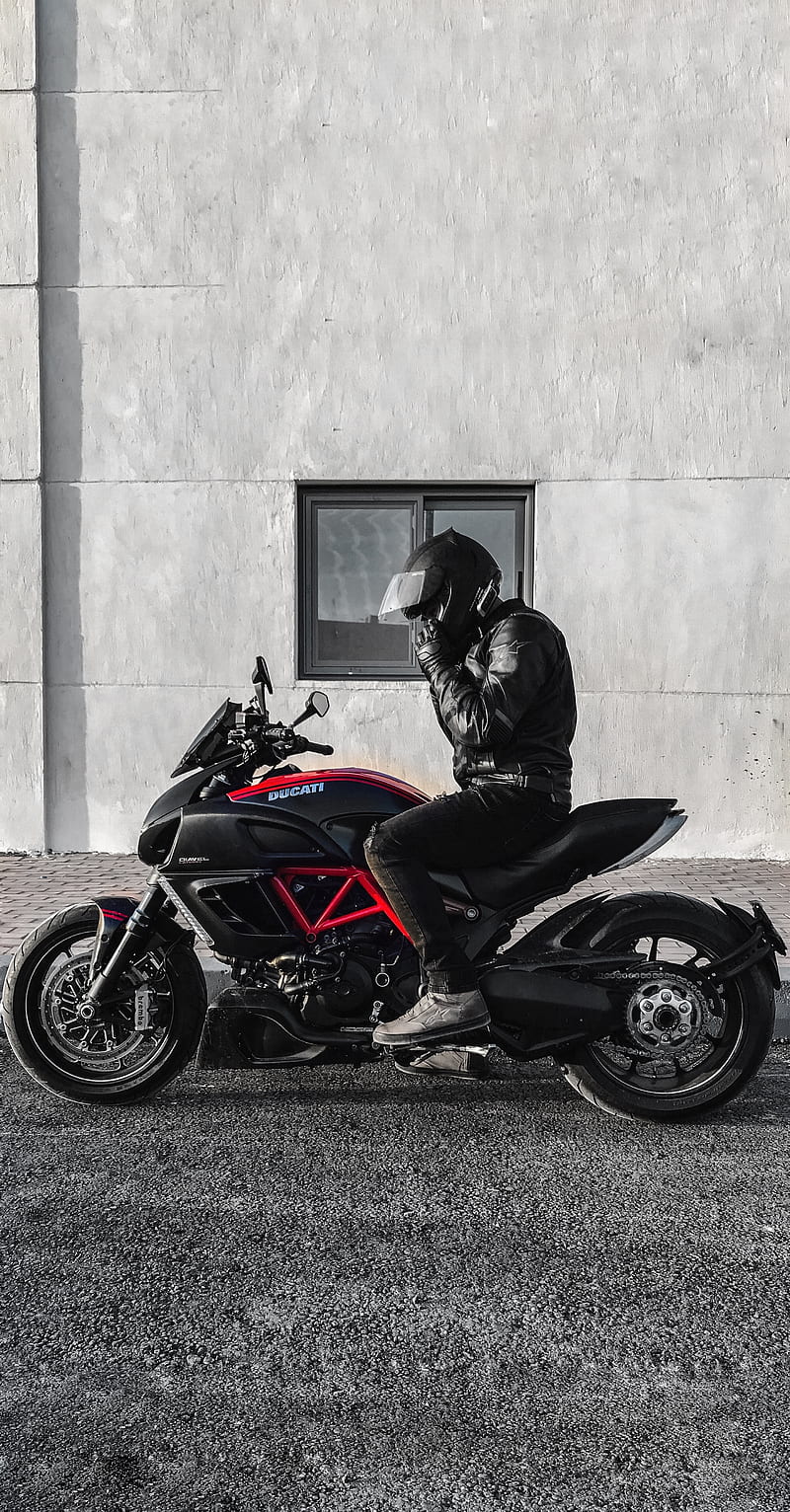 Ducati Diavel, carbon, carbon fiber, helmet, red, red demon, speed, sport bike, HD phone wallpaper