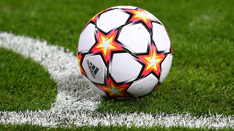 Balón adidas en el fútbol de hierba verde, Fondo de pantalla HD | Peakpx