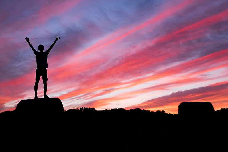 silhouette of man standing on high ground under red and blue skies, HD wallpaper