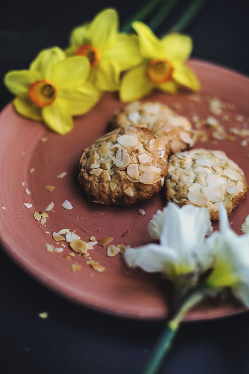 cookies, almonds, daffodils, flowers, plate, HD phone wallpaper