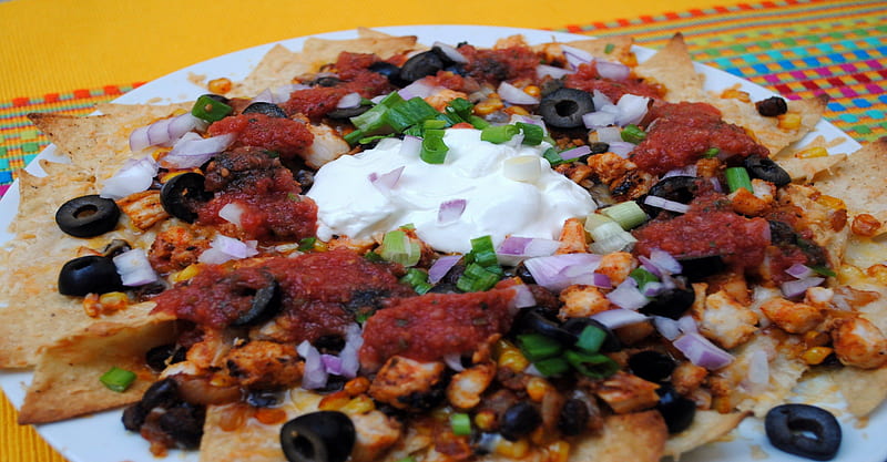 Mexican Taco Salad, corn, sauce, mexican, chips, taco, abstract, greenonion, sourcream, meat, salad, blackolives, HD wallpaper