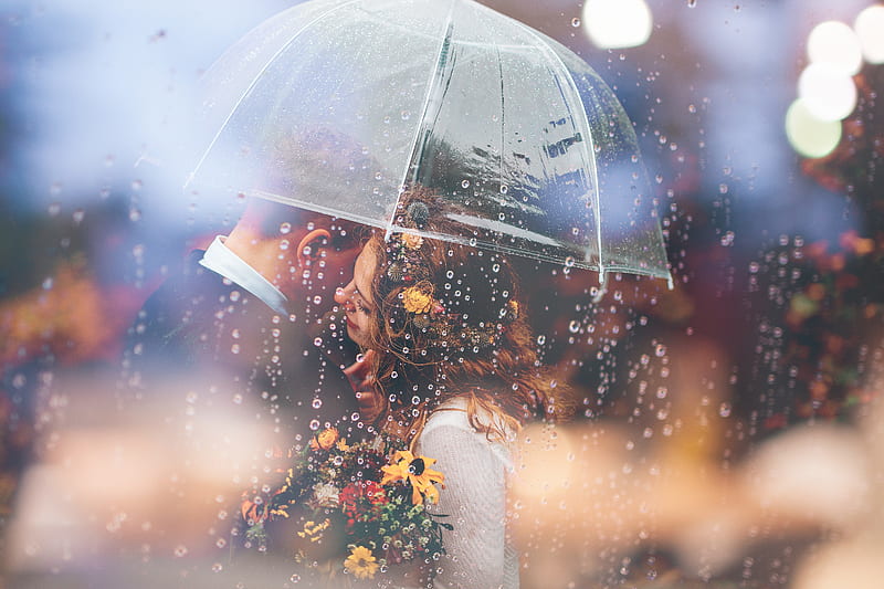Married Couple Romantic Umbrella Raining Weeding, couple, love, umbrella, rain, weeding, romantic, HD wallpaper