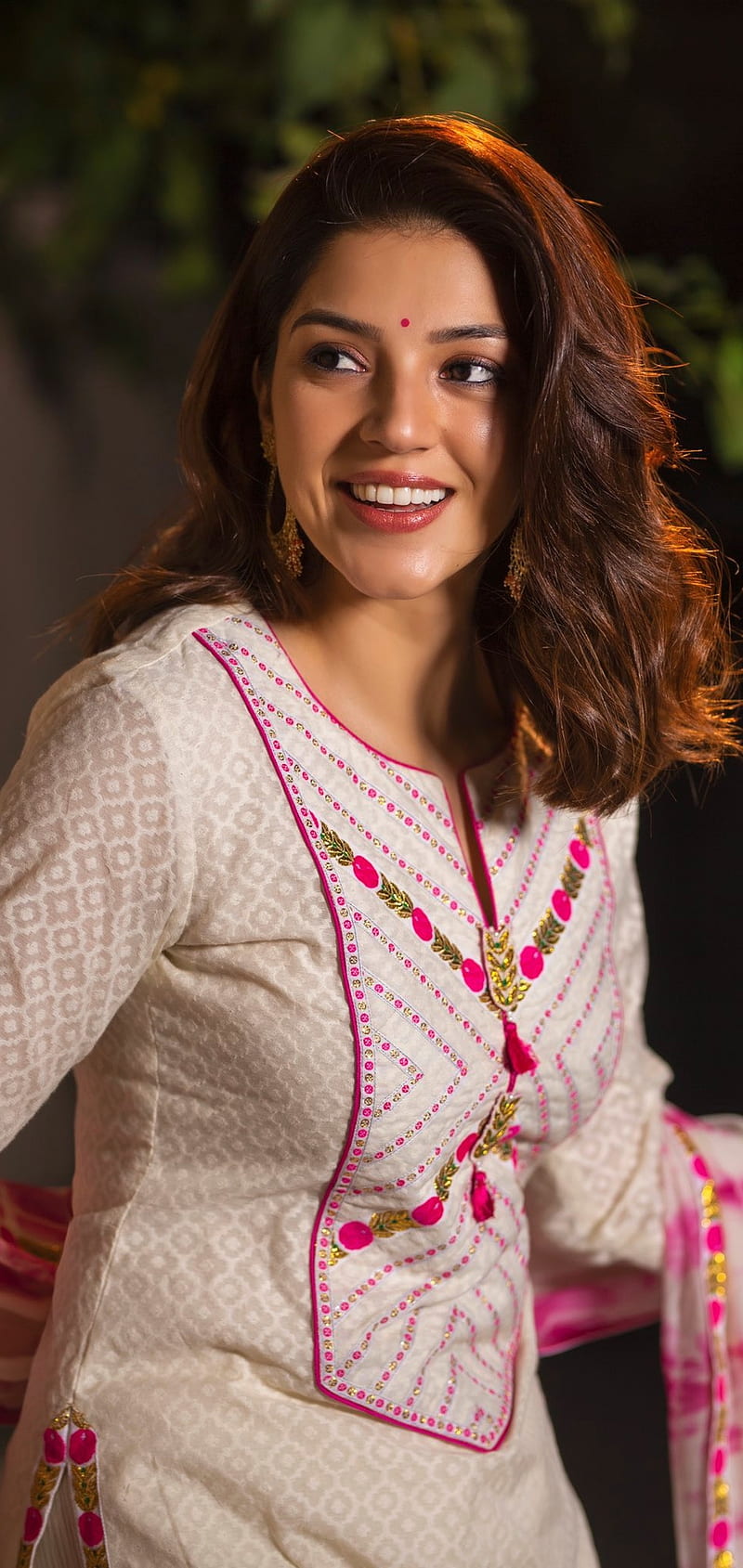 Mehreen pirzada, actress, HD phone wallpaper