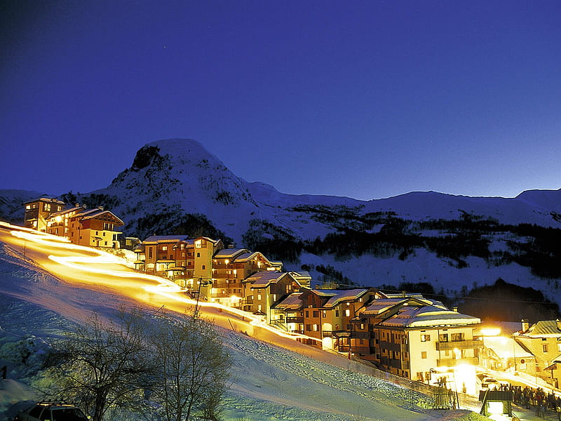 Ski Resort Savoie France, travel, ski resort savoie, lights, graphy, france, snow, ski resorts, blue, night, HD wallpaper