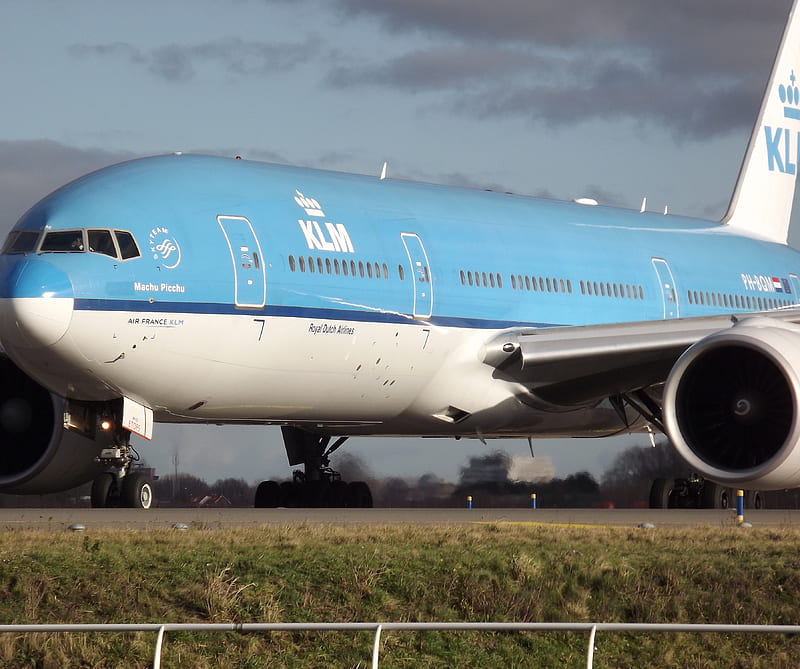 Klm Boeing 777 200, airport, amsterdam, plane, polderbaan, schiphol, HD wallpaper
