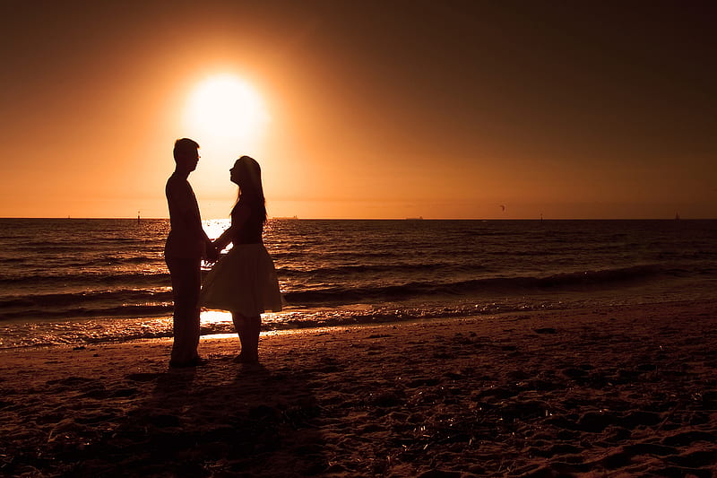 Love at sunset, beach, sun, love, sunset, couple, HD wallpaper