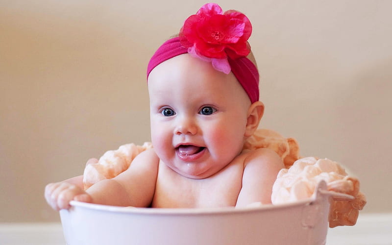 Cute Baby in a tub, cute, tub, girl, flower band, smiling, baby, HD  wallpaper | Peakpx