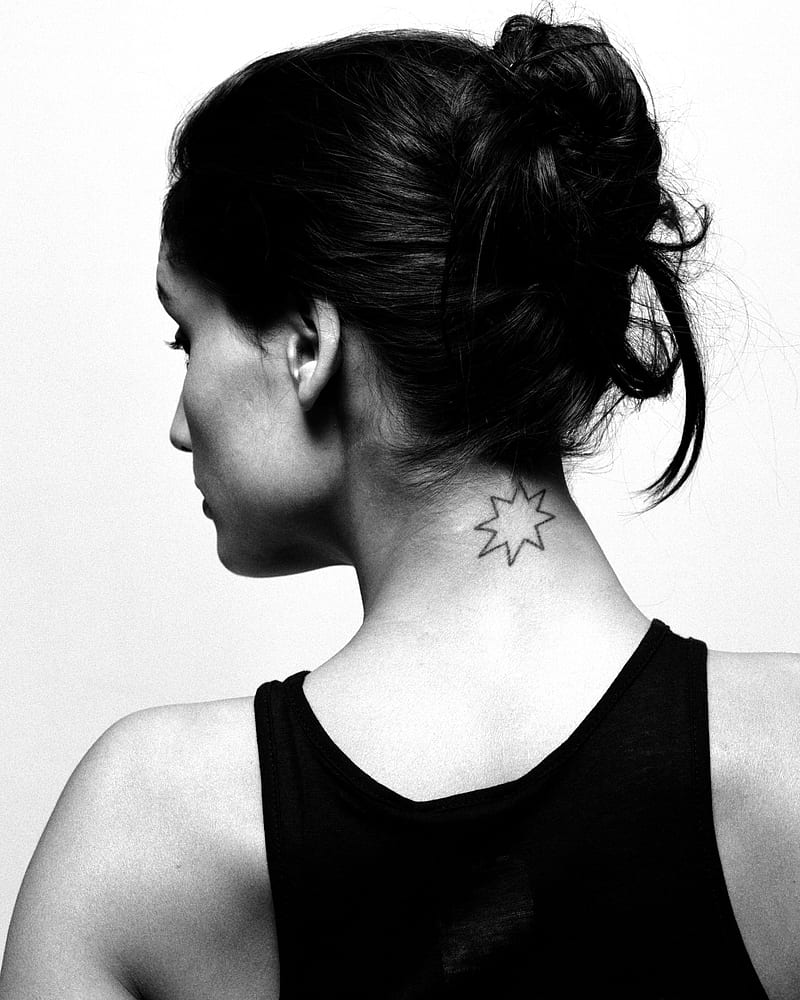 Leonor Varela, monochrome, women, actress, tattoo, simple background, back, inked girls, women indoors, indoors, studio, HD phone wallpaper