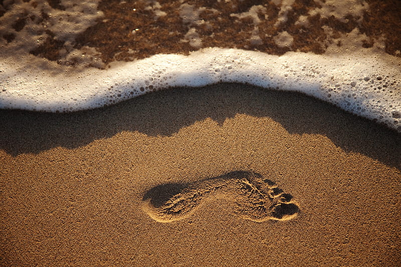 Footprint at the Beach, foam, ocean, perfect, print, sunset, waves, sea, sand, water, foot, footprint, HD wallpaper
