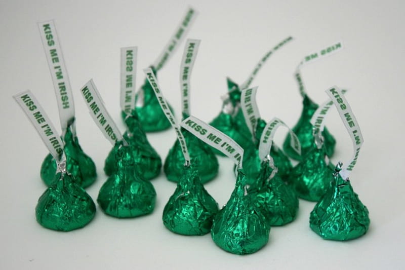 St. Patrick's Day Kisses, candy, irish, green, Hersheys, chocolate, kisses, HD wallpaper