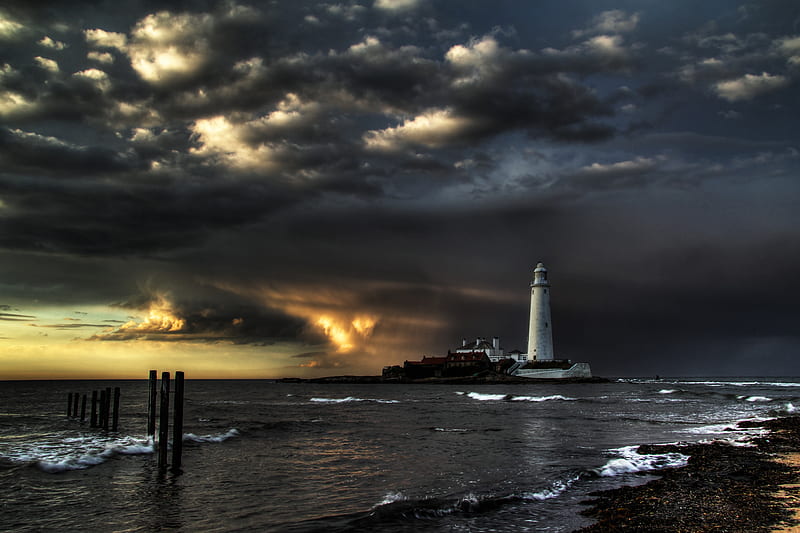 Sentinel Against Dark Skies, ocean, clouds, lighthouse, skies, water, dark, gris, gloomy, island, HD wallpaper