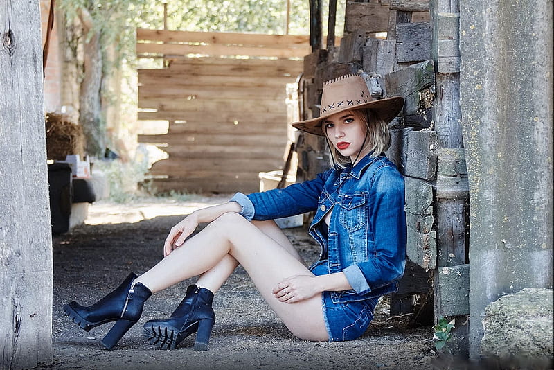 Fix My Boot . ., female, models, hats, cowgirl, boots, ranch, outdoors, women, barn, blondes, western, style, HD wallpaper