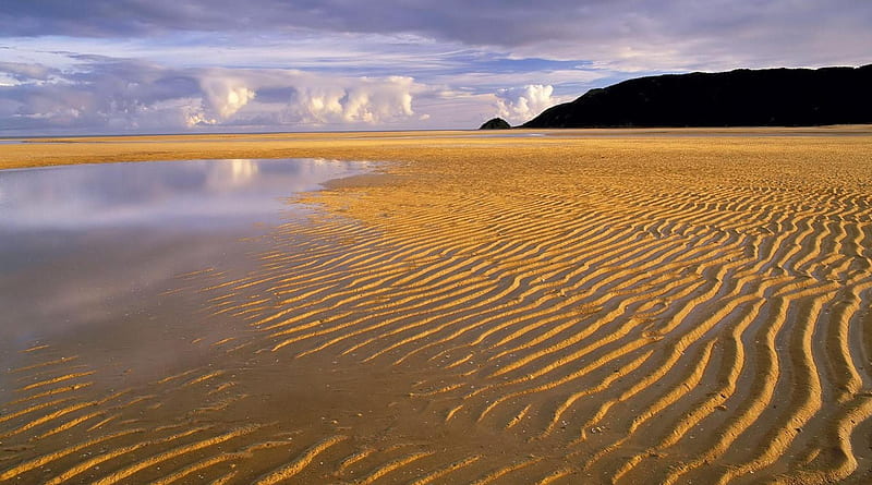 ripples in the sand on a broad beach, beach, sand, ripples, clouds, pool, hill, HD wallpaper
