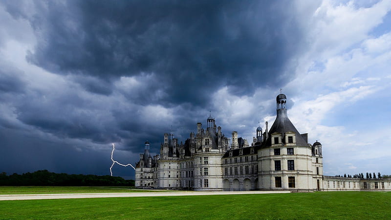 lightning over wonderful chateau de chambord, chateau, lightning, grass, clouds, storm, HD wallpaper