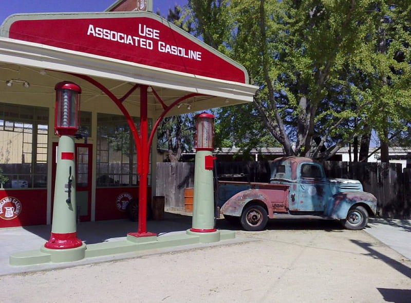 Old Gas Station, gas pumps, gas station, old truck, pickup, HD wallpaper