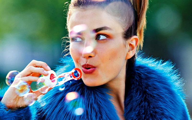 Andreea Diaconu, model, femeie, romanian, woman, girl, bubbles, fur, blue, HD wallpaper