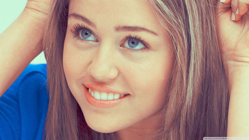 Blue Eyes Miley Cyrus On Closeup Miley Cyrus, HD wallpaper