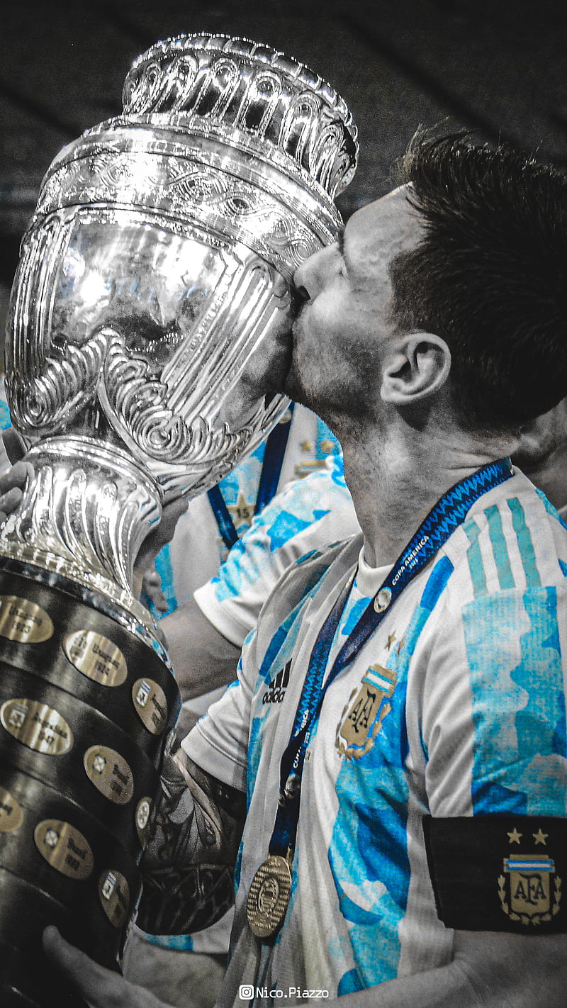 Lionel Messi là một trong những cầu thủ bóng đá nổi tiếng nhất thế giới và đang thi đấu rất tốt tại Copa America 2021 trong màu áo đội tuyển Argentina. Hãy cảm nhận khát vọng chiến thắng của Messi thông qua các tấm hình liên quan. Hãy click vào hình ảnh để cập nhật tin tức mới nhất!
