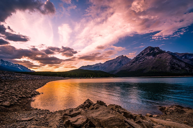 Lake Minnewanka, Alberta, Canada, banff np, rocks, mountains, sunset, clouds, sky, HD wallpaper