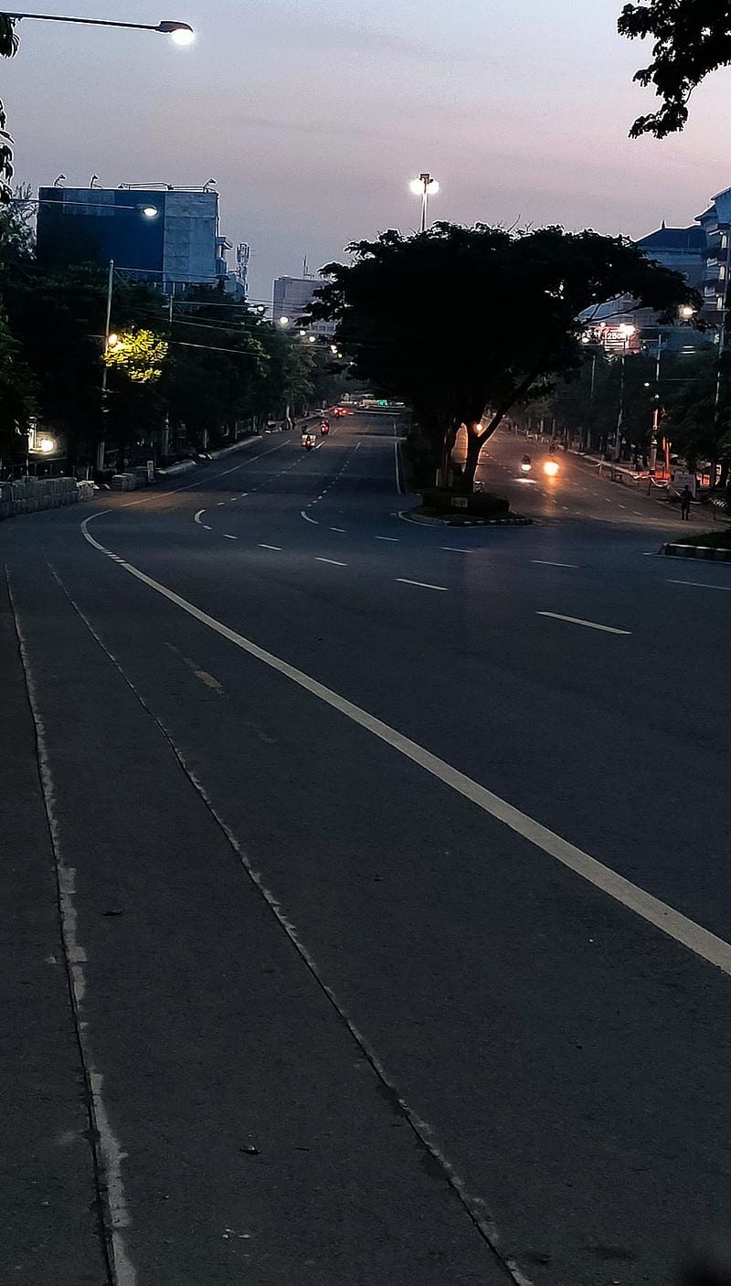 Street, cold air, early morning, highway, lonely road, mist, road, traffic,  HD phone wallpaper | Peakpx