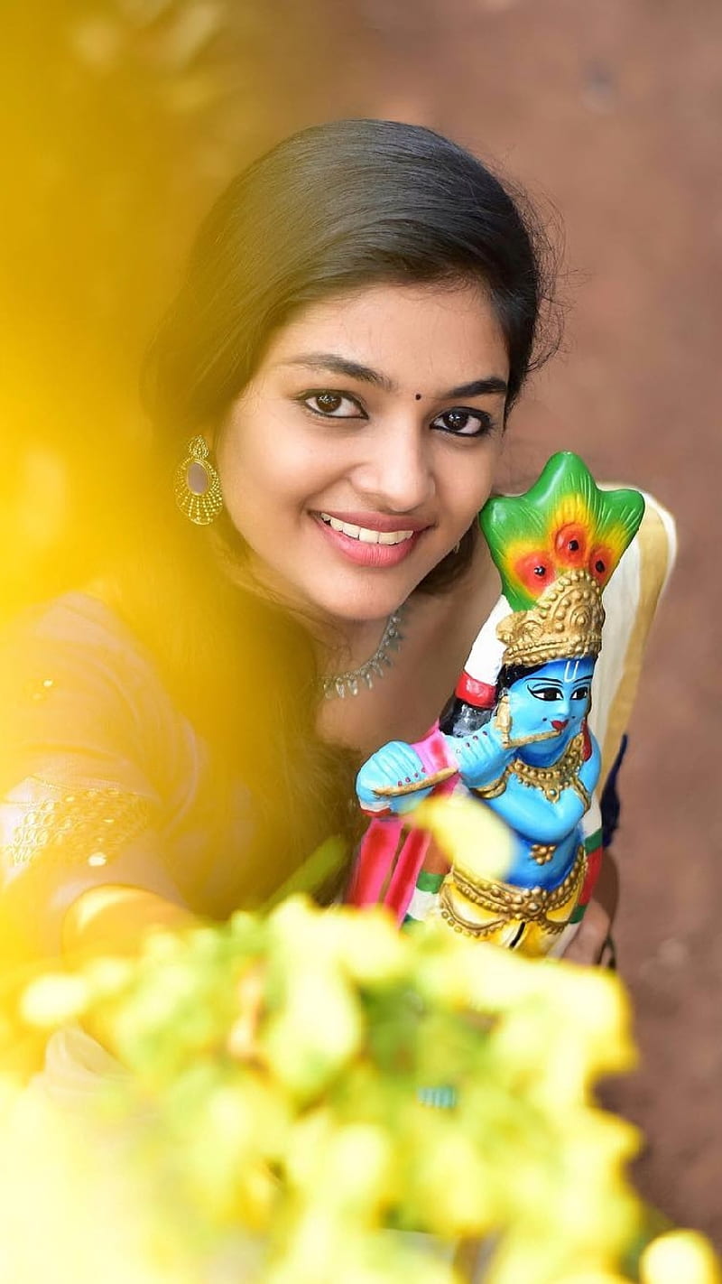 Beauty 011099, actress, girl, ivana, malayalam, saree, HD phone wallpaper