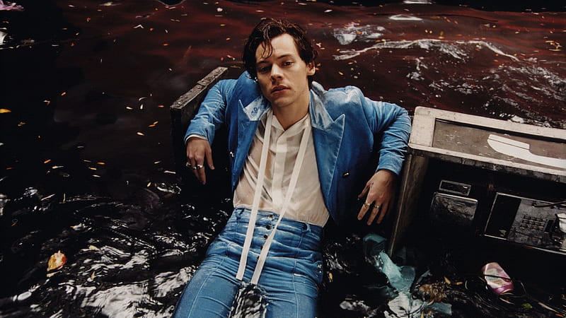 Harry Styles Is Sitting In Water Wearing Blue Dress Harry Styles, HD wallpaper