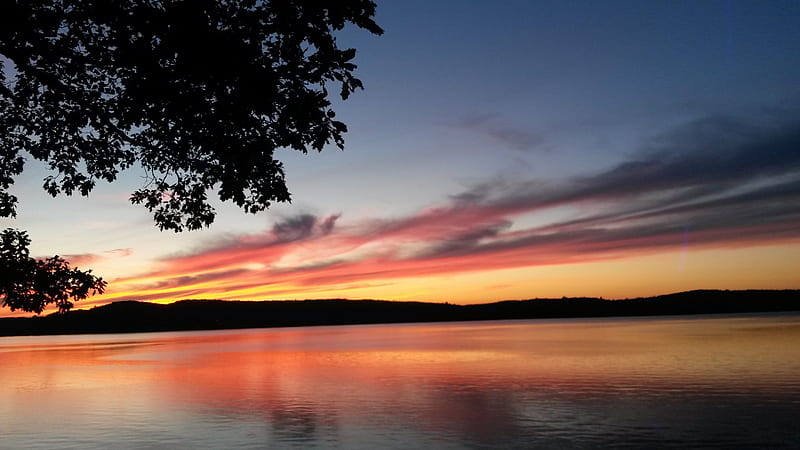 Lake me. Закат на озере. Красивый закат. Красивый закат на озере. Закат над озером.