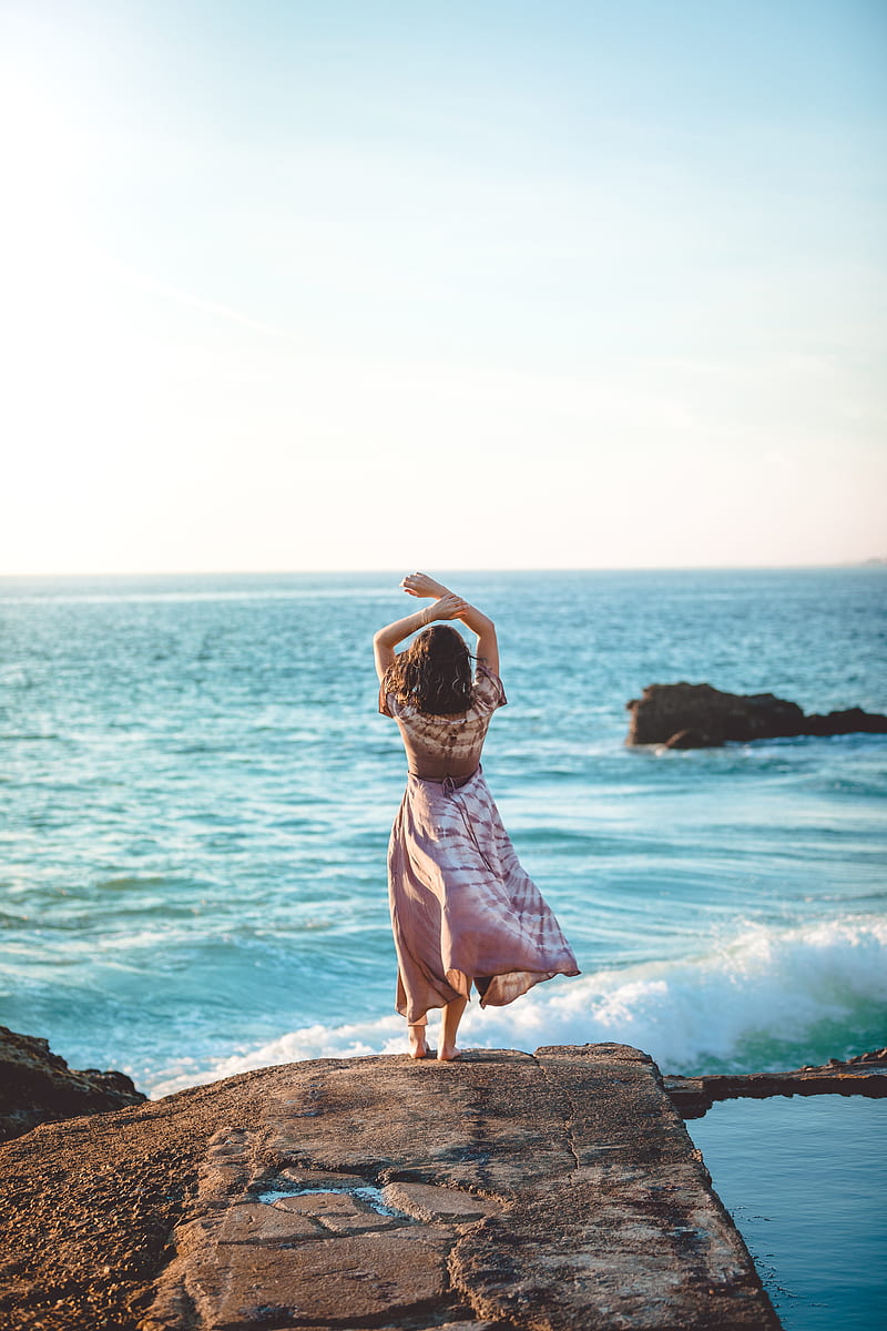 woman standing on cliff raiser her hands, HD phone wallpaper