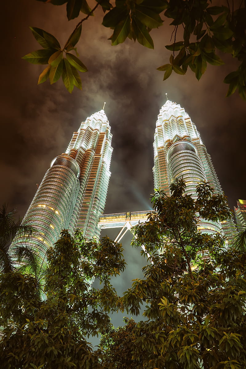 Petronas, dark, kualalumpur, malaysia, night, dark, skyscraper, torres, towers, twin, HD phone wallpaper