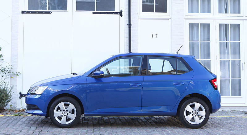 2015 Skoda Fabia (Blue) - Side , car, HD wallpaper 2015 Skoda Fabia (Blue) - Side , car, HD wallpaper