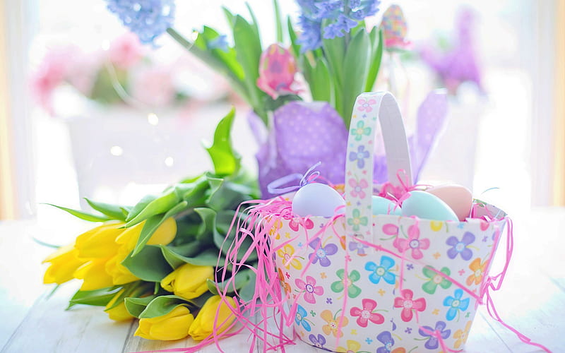 Easter, basket with Easter eggs, yellow tulips, spring, Easter decoration, bouquet of tulips, spring flowers, HD wallpaper