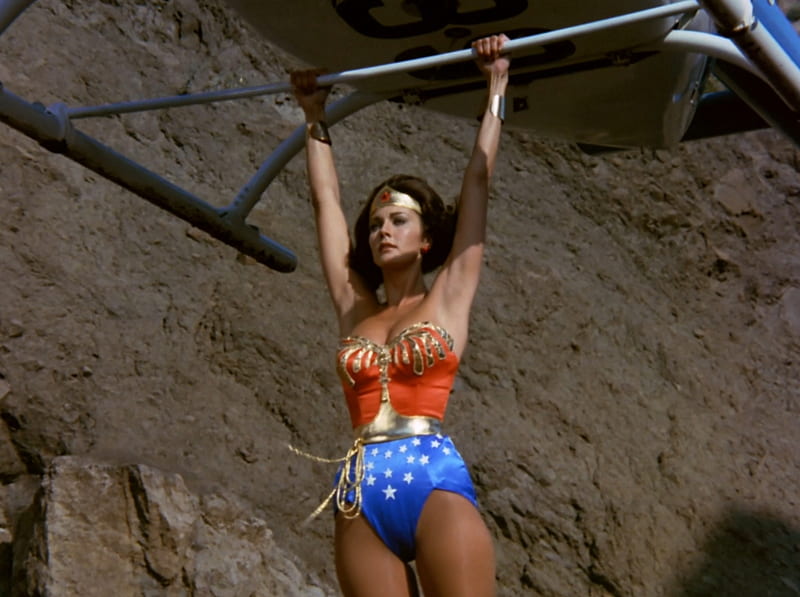 Wonder Woman Gets a Lift, Helicopter, Wonder Woman, Lynda Carter, WW, HD wallpaper