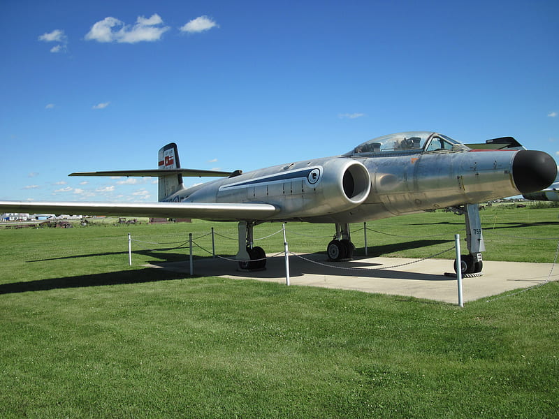 Airplane at the museum Alberta 26, Military, grass, black, sky, clouds, silver, airplane, green, blue, HD wallpaper