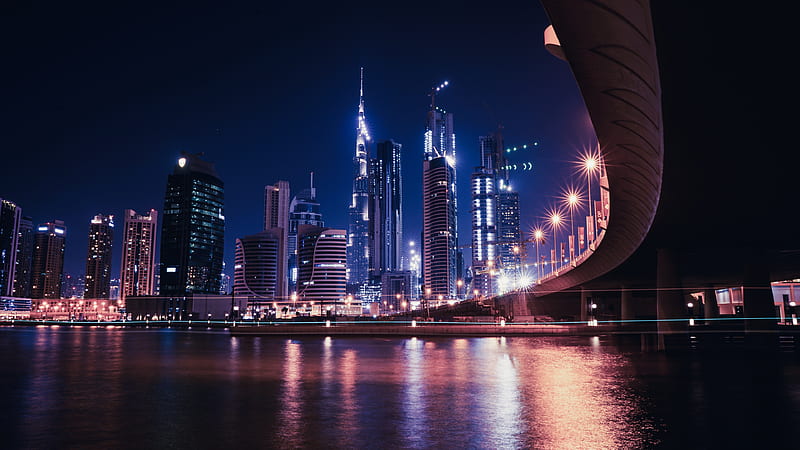 Dubai ban đêm rực rỡ ánh đèn, nơi giao thoa giữa hầm trầm của những tòa nhà và vẻ đẹp sang trọng của cầu vàng. Hãy chiêm ngưỡng những hình ảnh đẹp tuyệt vời về một trong những thành phố đẹp nhất thế giới. 