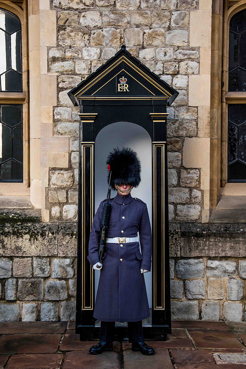 royal guard standing near booth, HD phone wallpaper