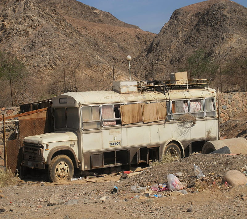 An abandoned bus, bonito, desert, mountains, neglected, HD wallpaper