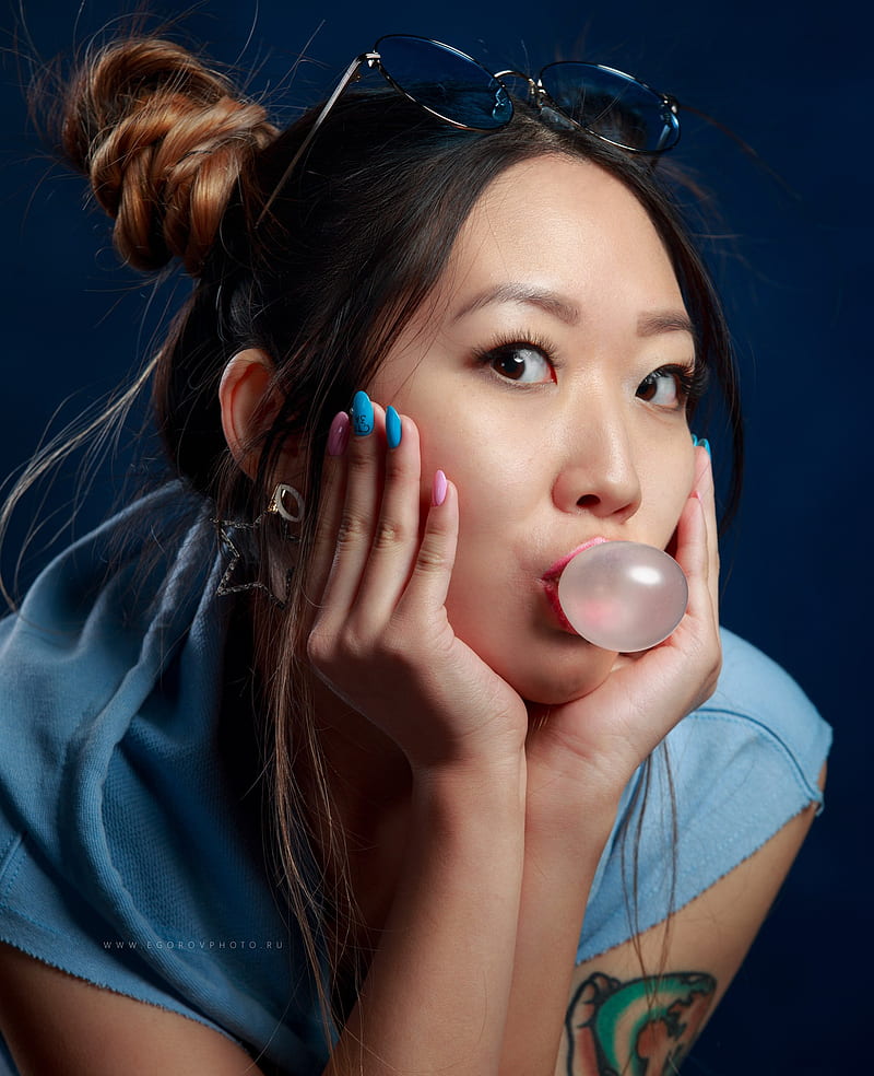Asian, bubble gum, painted nails, women, face, HD phone wallpaper