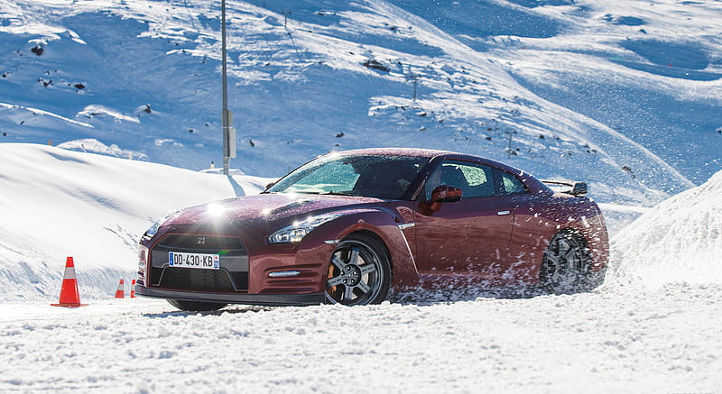 2015 Nissan GT-R In Snow - Front, car, HD wallpaper | Peakpx