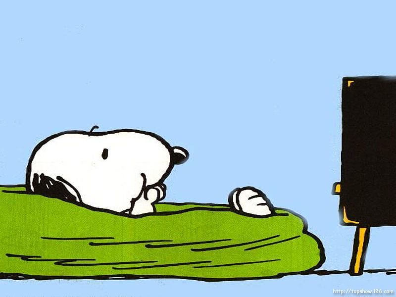 Snoopy Watching Dr.Oz, snoopy, tv, relaxing, bean bag, HD wallpaper