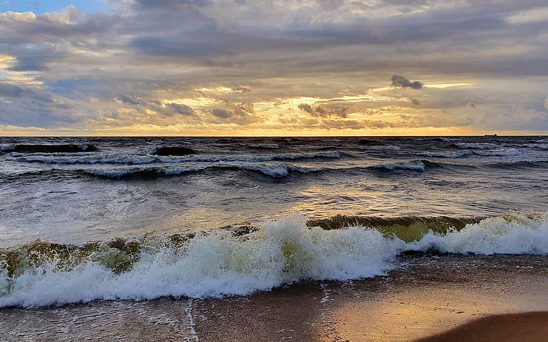 Waves of Baltic Sea, Latvia, waves, clouds, sea, HD wallpaper