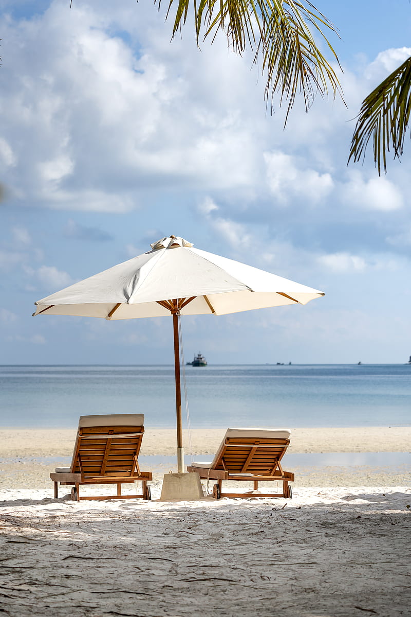 Two Brown Wooden Armchairs Beside Umbrella Near Seashore, HD phone wallpaper
