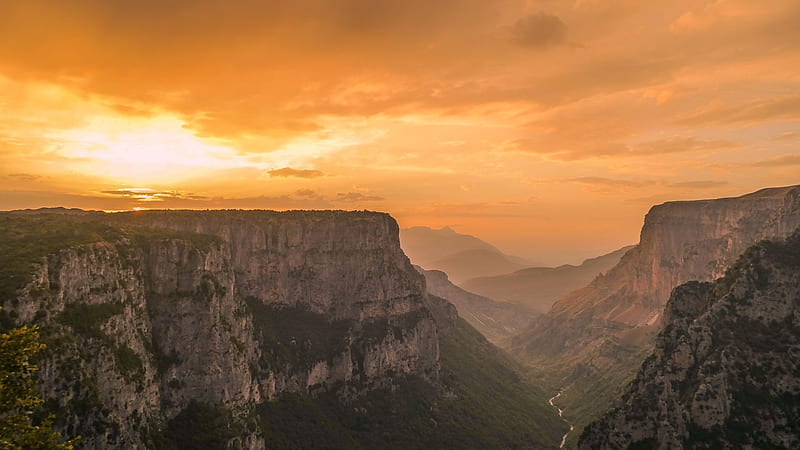 Sun is setting behind Vikos Gorge in Greece, sky, sun, landscape, colors, clouds, mountains, HD wallpaper