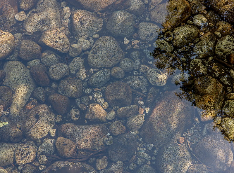 Piedras en el cuerpo de agua, Fondo de pantalla HD | Peakpx