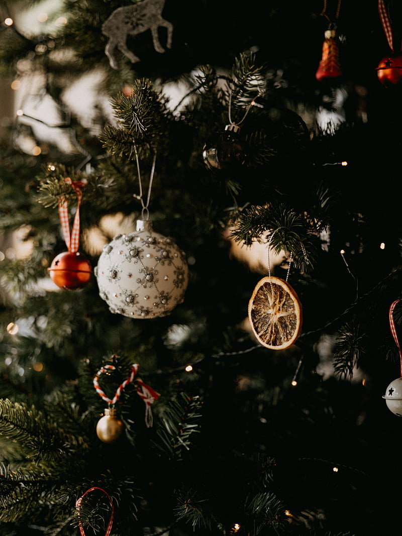 Silver baubles on christmas tree, HD phone wallpaper | Peakpx