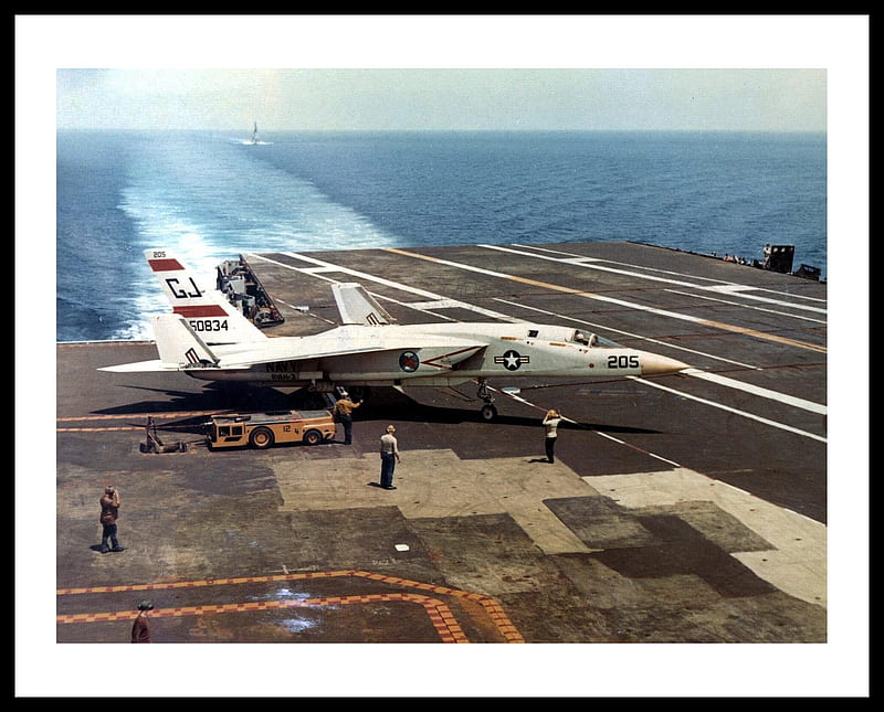 RA-5C On Carrier Deck....Just Moving Off The Elevator, Ocean, Aircraft Carrier, Vigilante, Navy, Deck Crew, HD wallpaper
