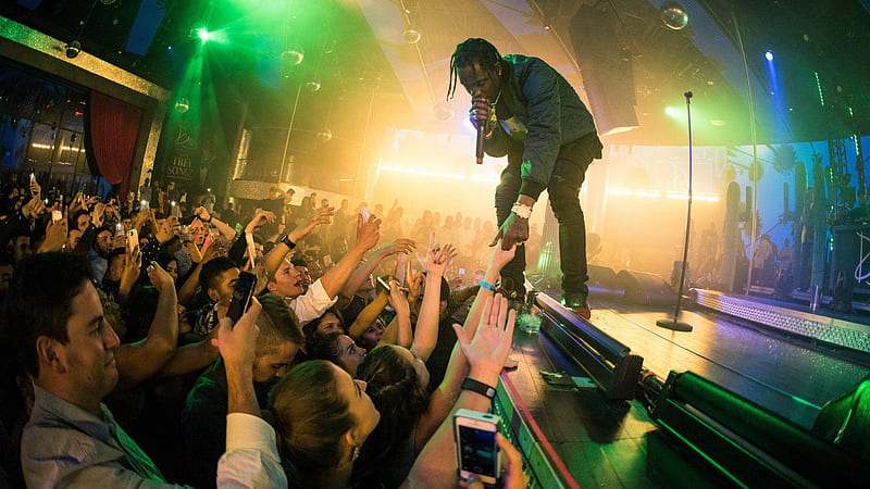 Travis Scott Is Singing And Interacting With Audience Travis Scott, HD wallpaper
