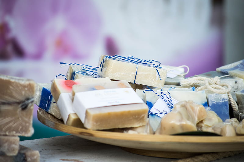 selective focus graphy of soap party favors, HD wallpaper